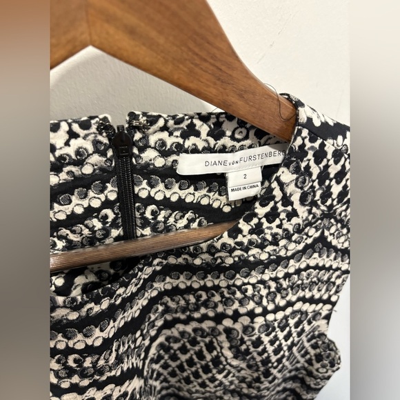 New without tag- Diane von Furstenberg Pentra Texture Seamless Dress Blk - Picture 3 of 9